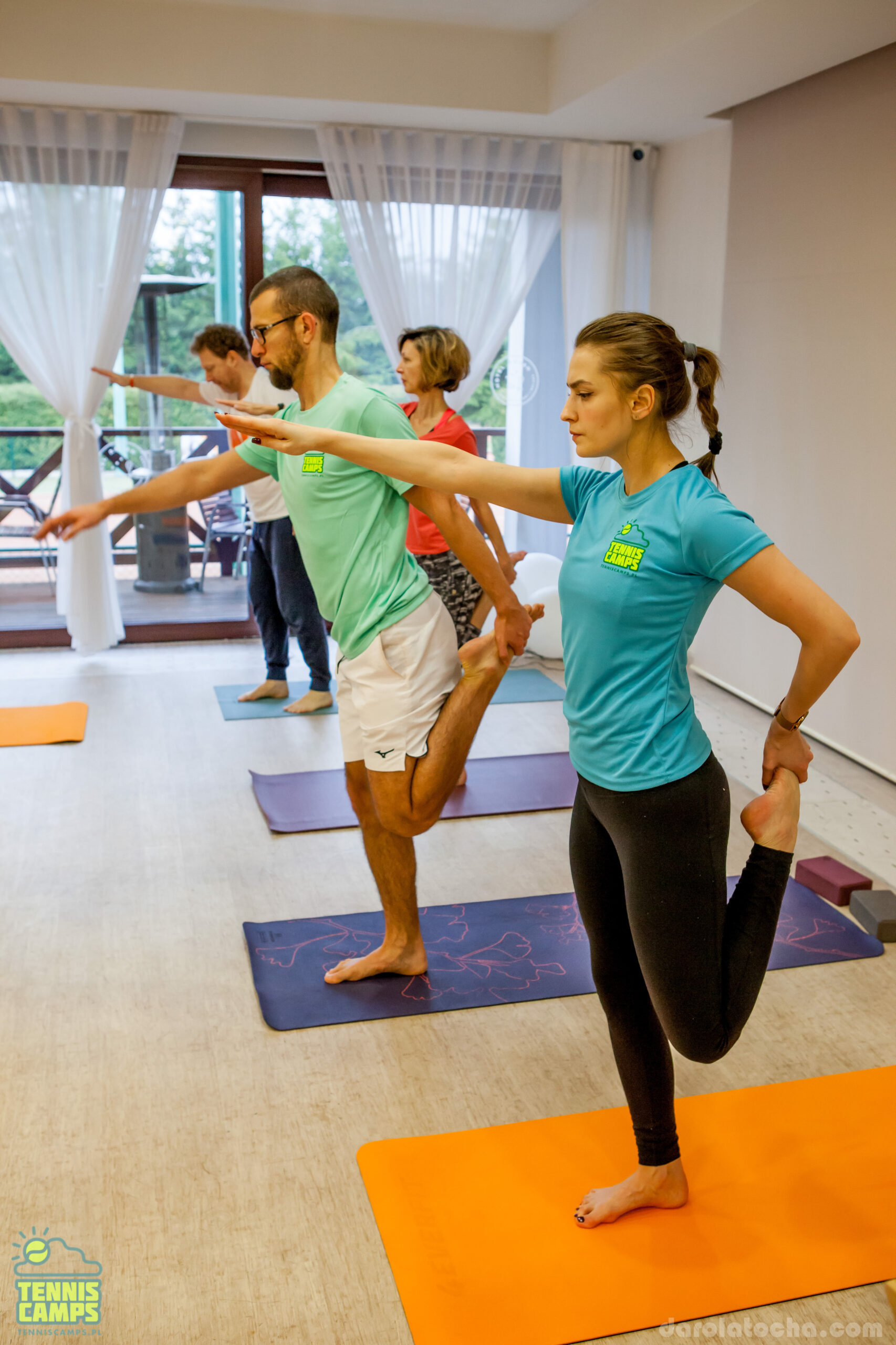 Joga na obozie tenisowym